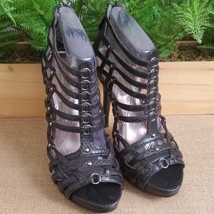 Steve Madden Black scrappy heel